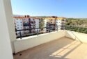 KIZKALESİ MERKEZDE DENİZE MANZARALI VE HAVUZLU SATILIK 1+1 DAİRE