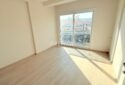 KIZKALESİ MERKEZDE DENİZE MANZARALI VE HAVUZLU SATILIK 1+1 DAİRE