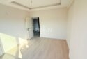 KIZKALESİ MERKEZDE DENİZE MANZARALI VE HAVUZLU SATILIK 1+1 DAİRE