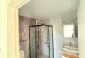 KIZKALESİ MERKEZDE DENİZE MANZARALI VE HAVUZLU SATILIK 1+1 DAİRE