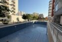 KIZKALESİ MERKEZDE DENİZE MANZARALI VE HAVUZLU SATILIK 1+1 DAİRE