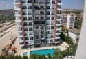 KIZKALESİ MERKEZDE DENİZE MANZARALI VE HAVUZLU SATILIK 1+1 DAİRE